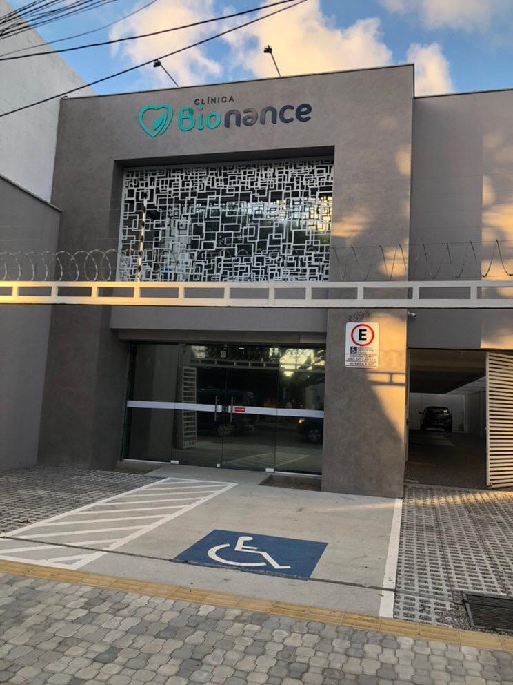 Fachada da Clínica Bionance, na Avenida Nascimento de Castro, 2395, em Natal